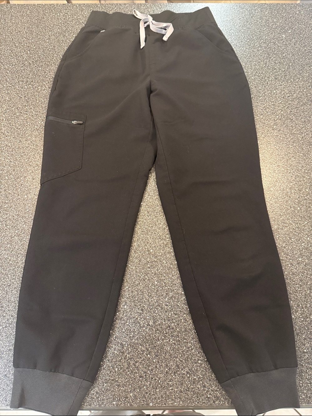 Figs Women’s Black Jogger-Style Scrub Set - size small - Picture 7 of 11